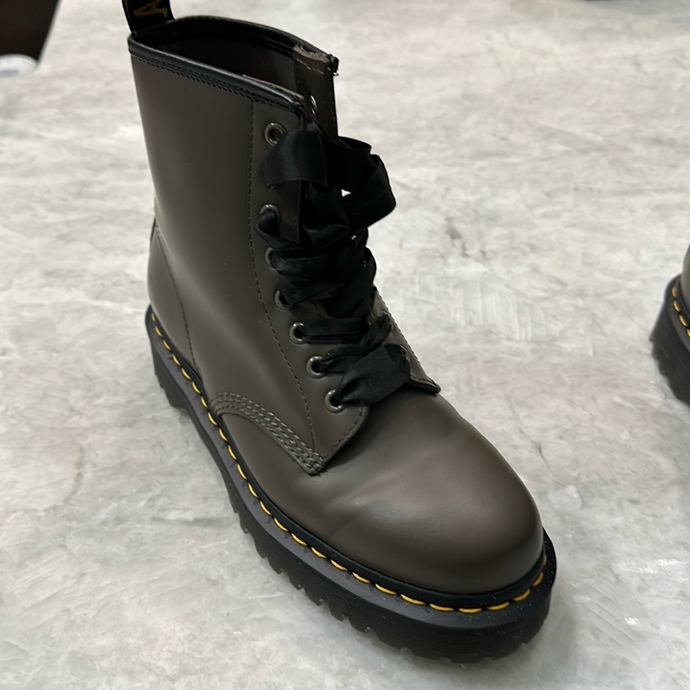Dr. Martens 1460 Bex Smooth Plain Toe Boot 
KHAKI GREY women’s 9